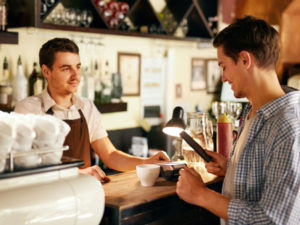 Sumup und Co. im Vergleich: Den eigenen Laden für Google Pay und Apple Pay aufrüsten