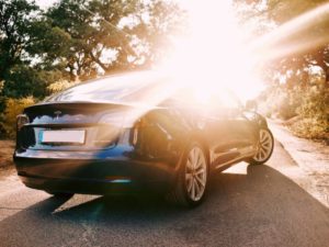 Read more about the article Tausende E-Autos müssen in die Werkstatt: Auch Tesla Model 3 betroffen