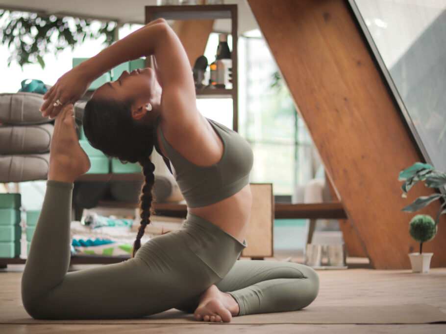 You are currently viewing Yoga unterwegs: Diese 4 grandiosen Apps halten dich fit